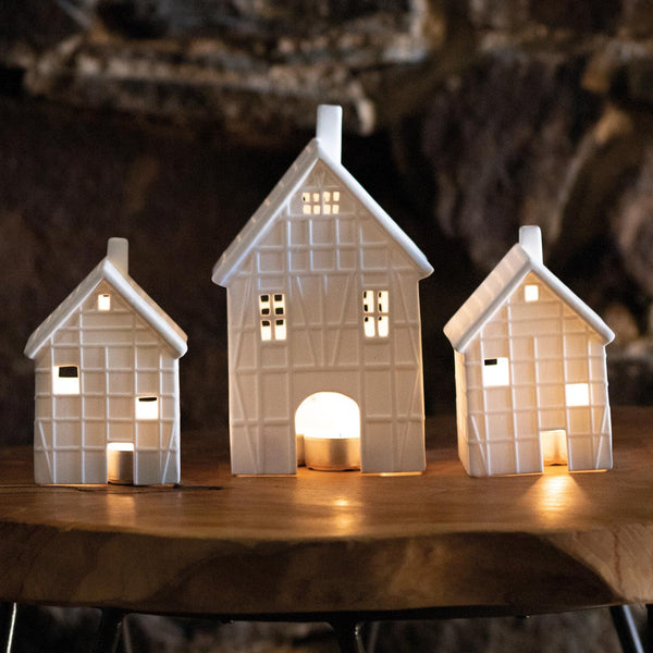 Luminous Porcelain Half-Timbered House - Räder - 2