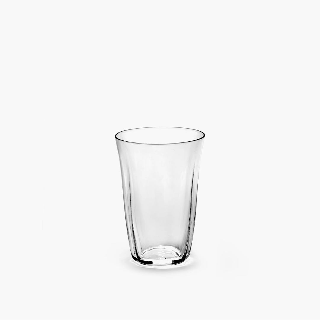 Verre à thé transparent Silhouette par Sergio Herman, design minimaliste aux courbes délicates