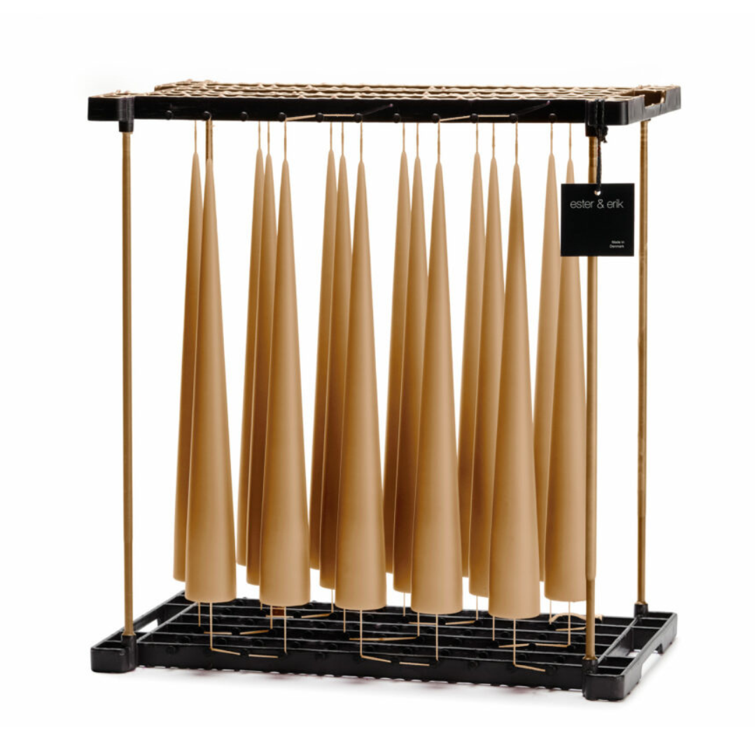 Bougie conique 37 centimètres finition mate couleur almond butter Ester Erik design danois