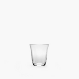 Présentation élégante du verre espresso Silhouette sur table design haut de gamme
