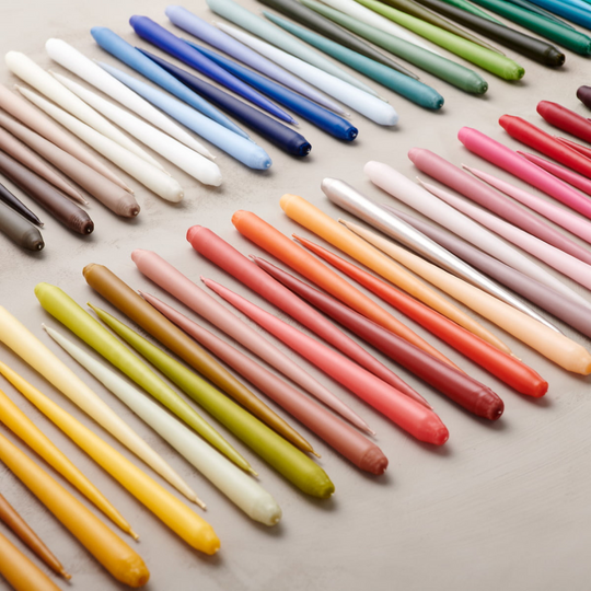 Bougie artisanale danoise Ester & Erik finition mate gris-vert pour décoration intérieur