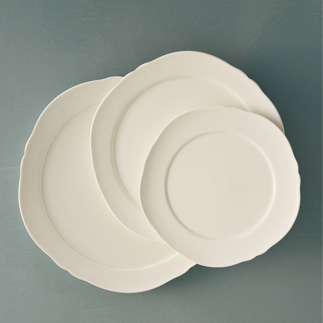Assiette de présentation design blanc émaillé Sergio Herman Serax pour table élégante