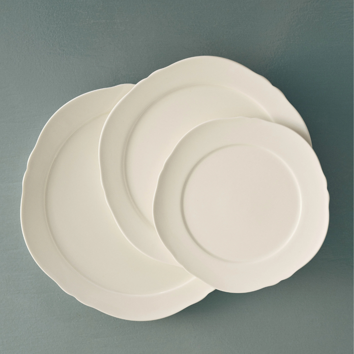 Assiette de présentation design blanc émaillé Sergio Herman Serax pour table élégante