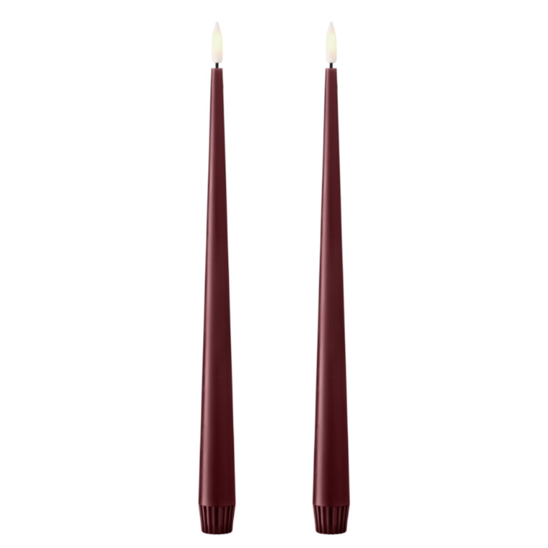 Bougie LED 30 cm Deep Wine de marque Ester & Erik avec design conique élégant en cire