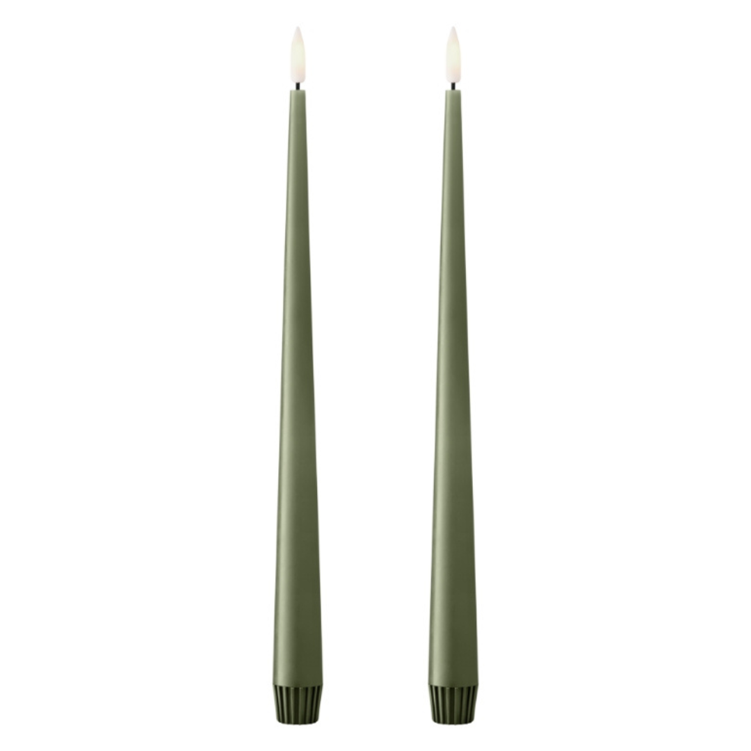 Bougie LED 30 cm Green Soil Ester & Erik avec flamme réaliste et design conique en cire