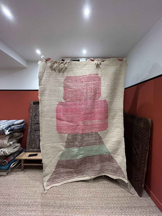 Détail tissage tapis berbère réversible face été poils ras coloré dégradé beige Haut-Atlas
