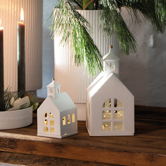 Chapelle lumineuse en porcelaine blanche Räder avec ouvertures découpées pour bougie chauffe-plat