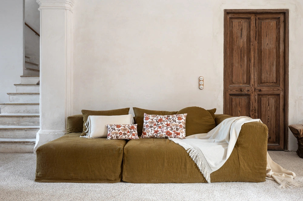 Bed and Philosophy's washed linen offers a unique color palette thanks to "Garment Dye" dyeing.