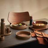 Mise en place élégante avec assiette à pain design Gobi grès brut