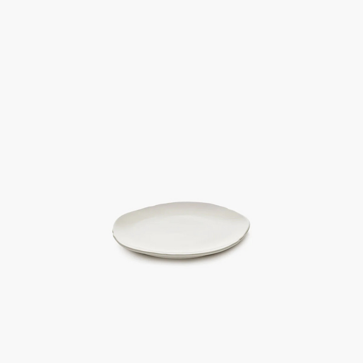 Présentation élégante de l'assiette Silhouette avec mise en place haut de gamme