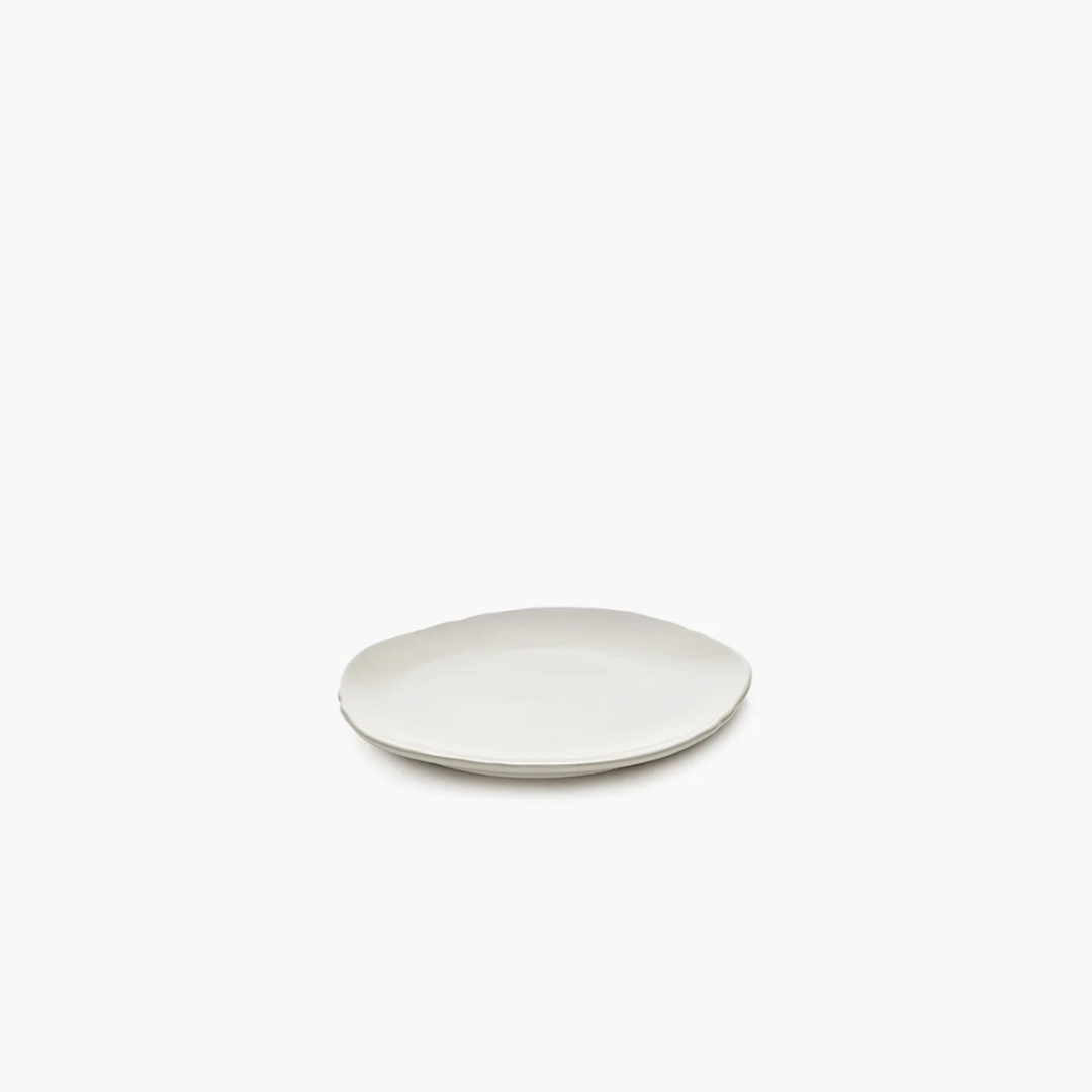 Assiette à dessert blanche Silhouette 15cm Serax vue de face, formes organiques inspirées des nuages