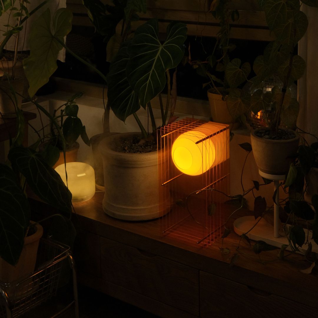 Luminaire Bang modèle Big Rectangle teinte orange saturée et brillante de profil