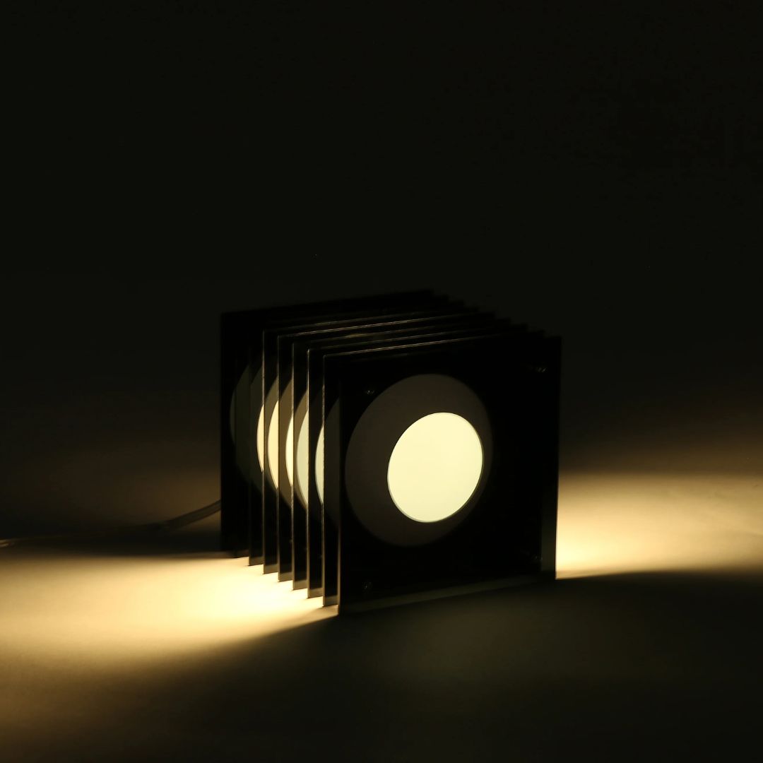Luminaire de décoration Bang gris foncé avec formes géométriques épurées