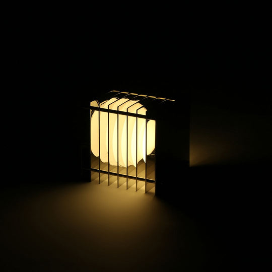 Détail de la structure cubique géométrique de la lampe Bang Small Square