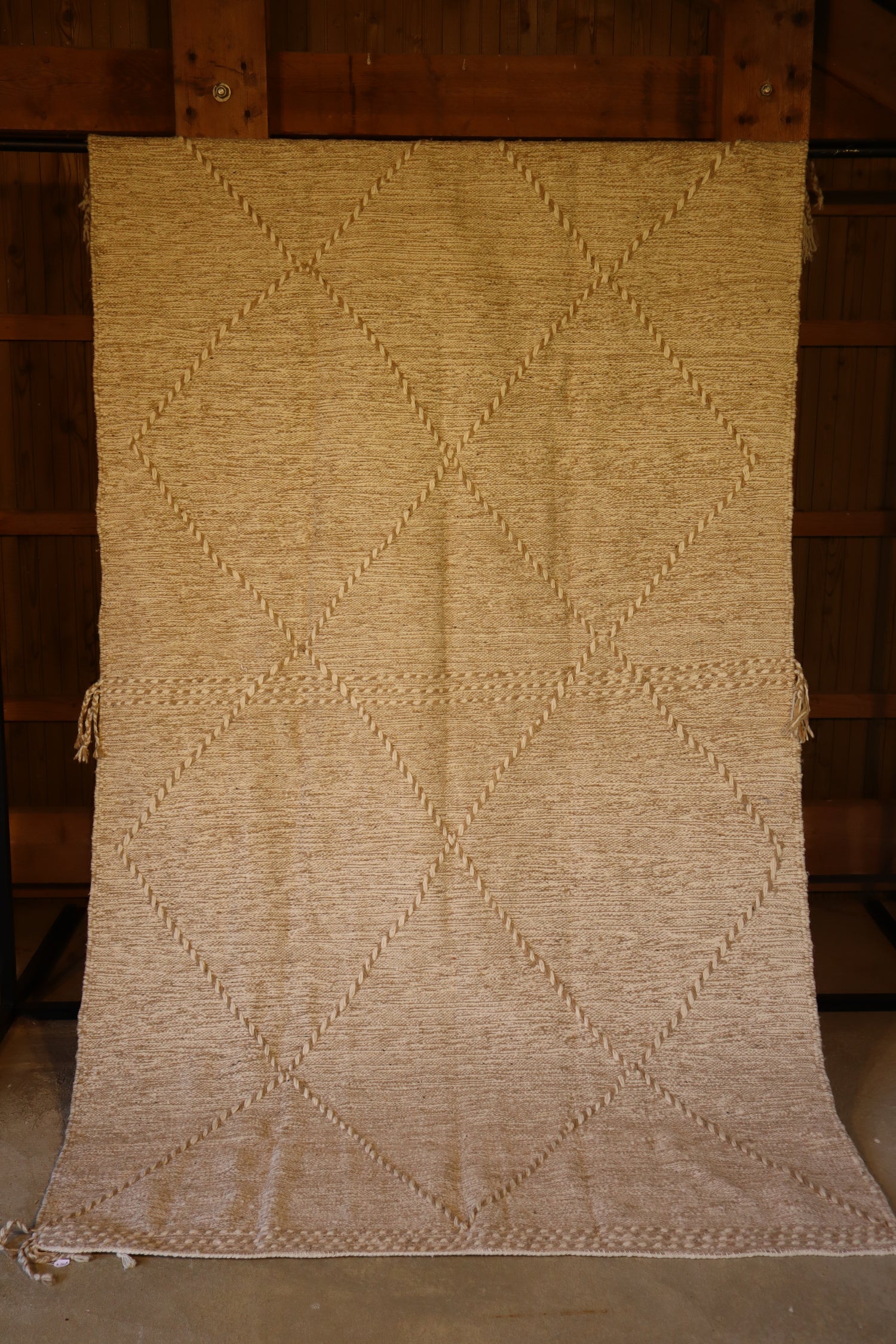 Tapis Berbère beige et blanc 247x140cm - LET GIRLS LEARN