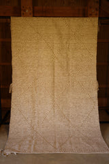Tapis berbère Azilal beige et blanc 247x140cm Maison Archibald fait main