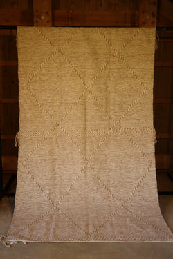Tapis Berbère beige et blanc 247x140cm - LET GIRLS LEARN