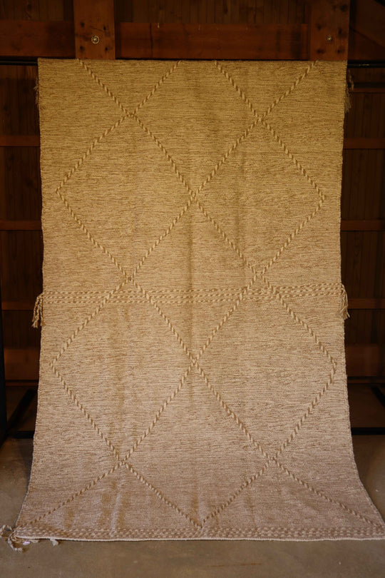 Tapis berbère Azilal beige et blanc 247x140cm Maison Archibald fait main