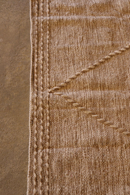 Tapis berbère pièce unique beige crème blanc décoration salon design haut de gamme