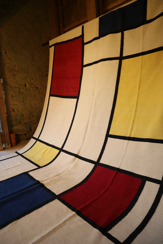 Tapis kilim 360x247 cm laine pure, inspiration Mondrian avec carrés et lignes épurées