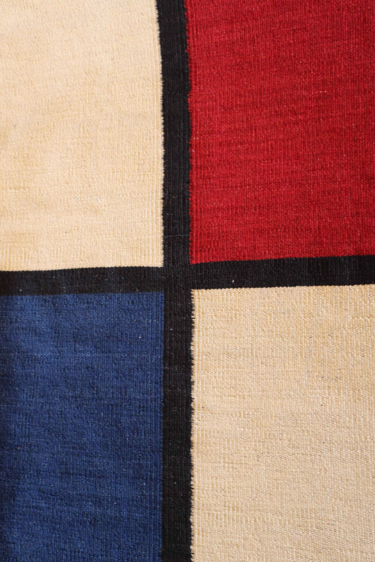 Pièce unique kilim artisanal turc, design géométrique moderne et palette de couleurs vibrantes