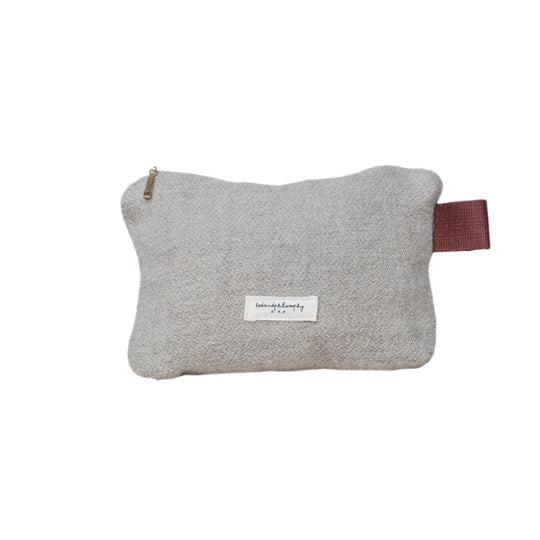 Détail texture laine douce pochette Iro Bed and Philosophy accessoire design