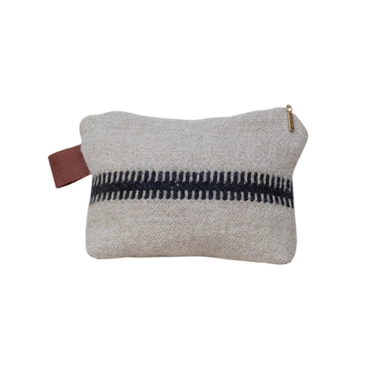 Pochette Iro beige en laine et lin Bed and Philosophy vue de face 20x15 cm