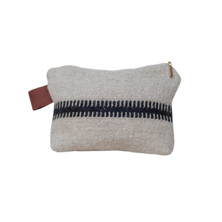 Pochette Iro beige en laine et lin Bed and Philosophy vue de face 20x15 cm