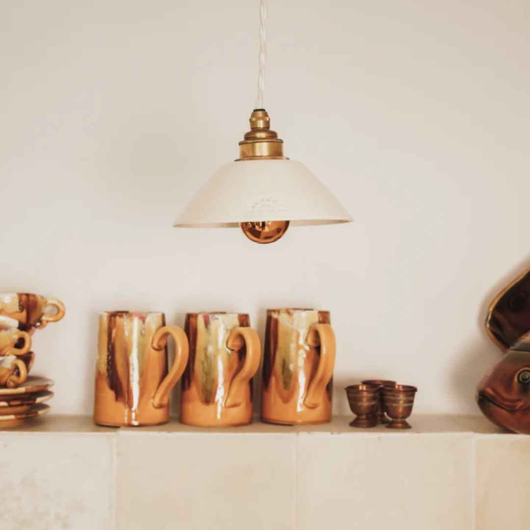 Suspension Pitchoun Enamoura en terre cuite blanche émaillée, luminaire artisanal