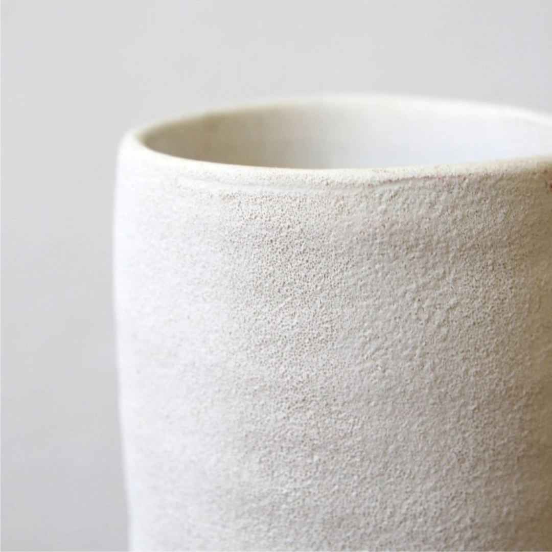 Vase décoratif Sorrente texture sable naturelle, pièce de décoration haut de gamme Masamé