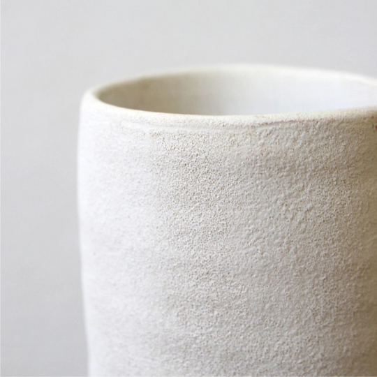 Vase décoratif Sorrente texture sable naturelle, pièce de décoration haut de gamme Masamé