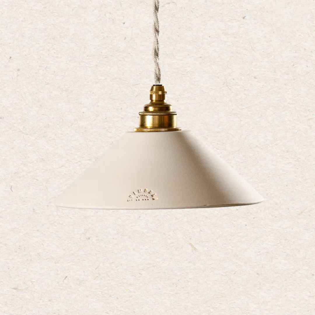 Suspension Listette Enamoura en terre cuite blanche non émaillée vue de face