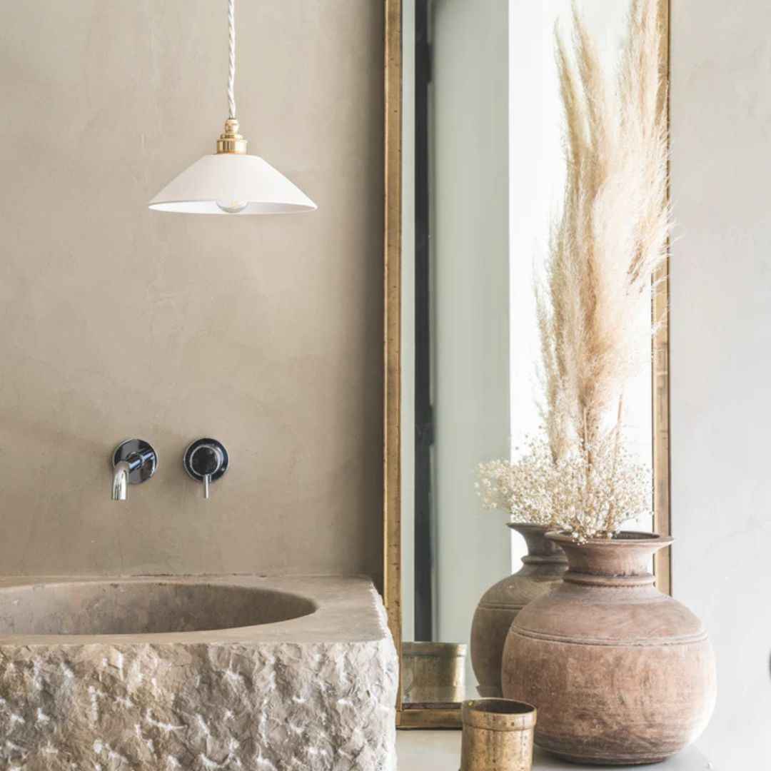 Suspension Listette allumée diffusant une lumière douce et délicate
