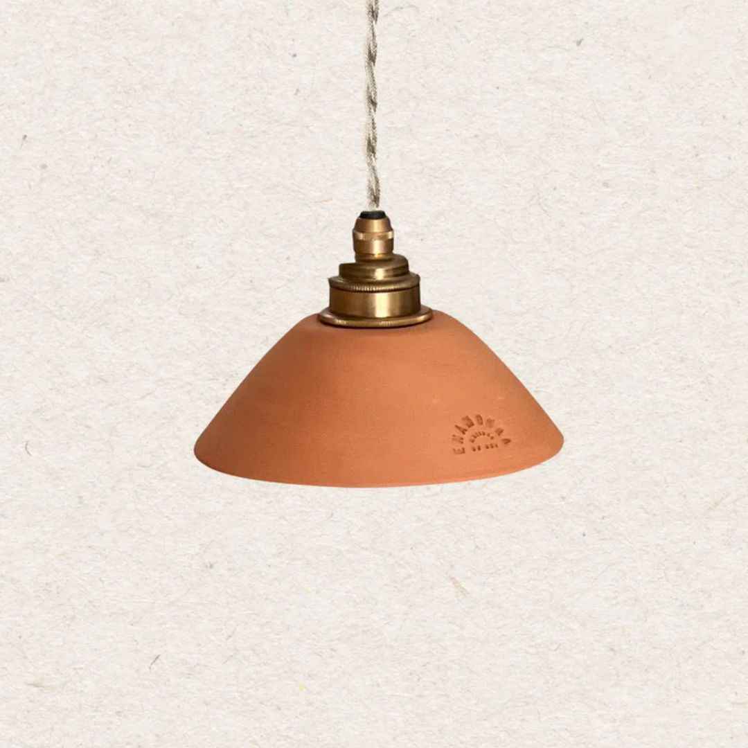 Suspension Pitchoun Enamoura en terre cuite rouge tournée à la main, luminaire artisanal design
