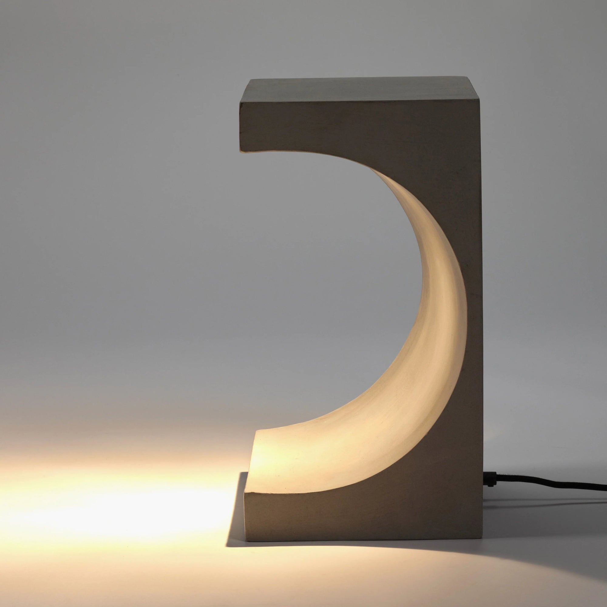 Luminaire table d'appoint Tangent forme géométrique éclairage ambiance douce