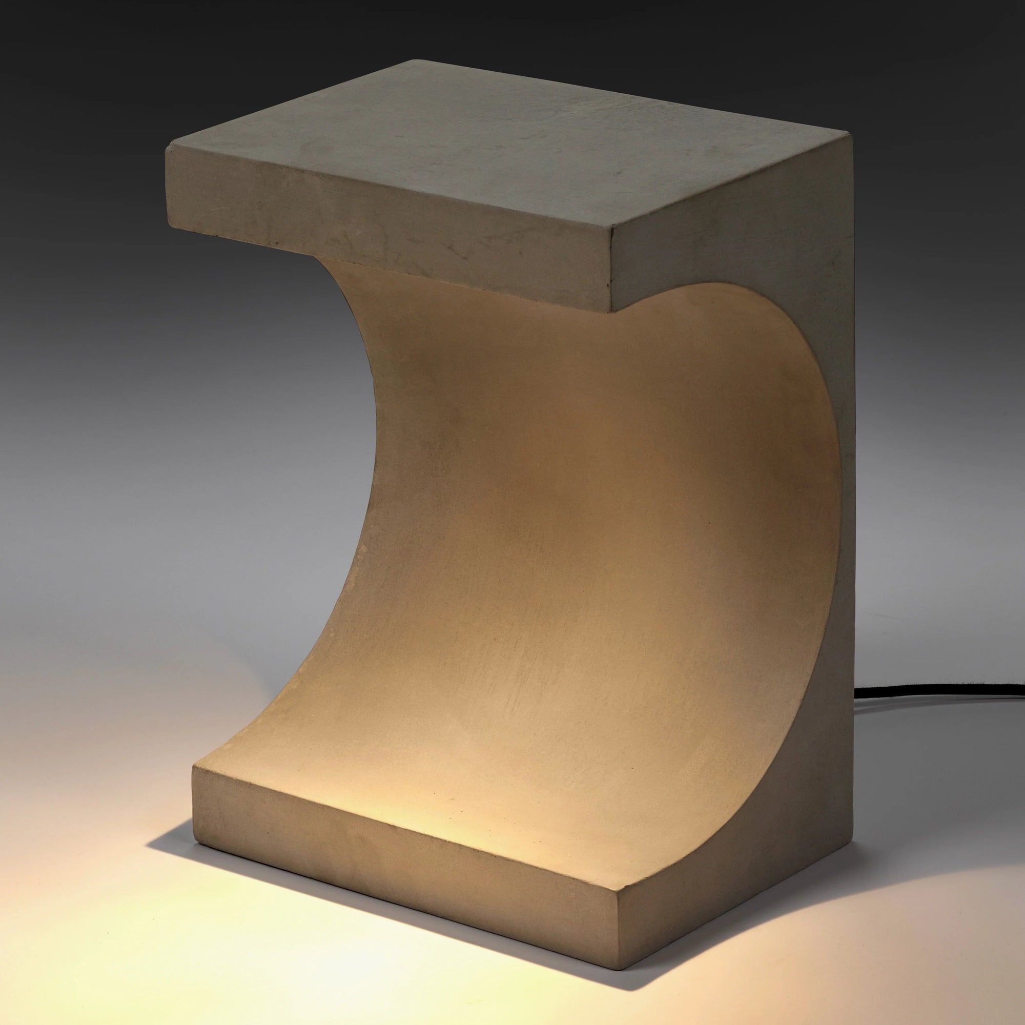 Meuble hybride Tangent Patrick Paris béton plateau et luminaire intégré
