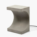 Table basse lampe Tangent en béton gris avec éclairage interne demi-lune