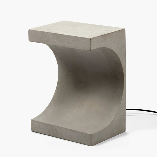 Table basse lampe Tangent en béton gris avec éclairage interne demi-lune