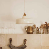 Suspension Ursule Enamoura en terre cuite blanche émaillée, design luminaire artisanal