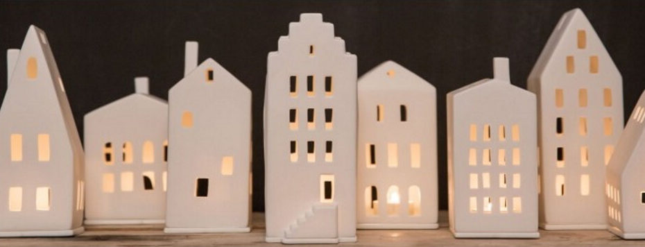 The magic begins as soon as it's lit: the biscuit porcelain diffuses a soft, soothing light.