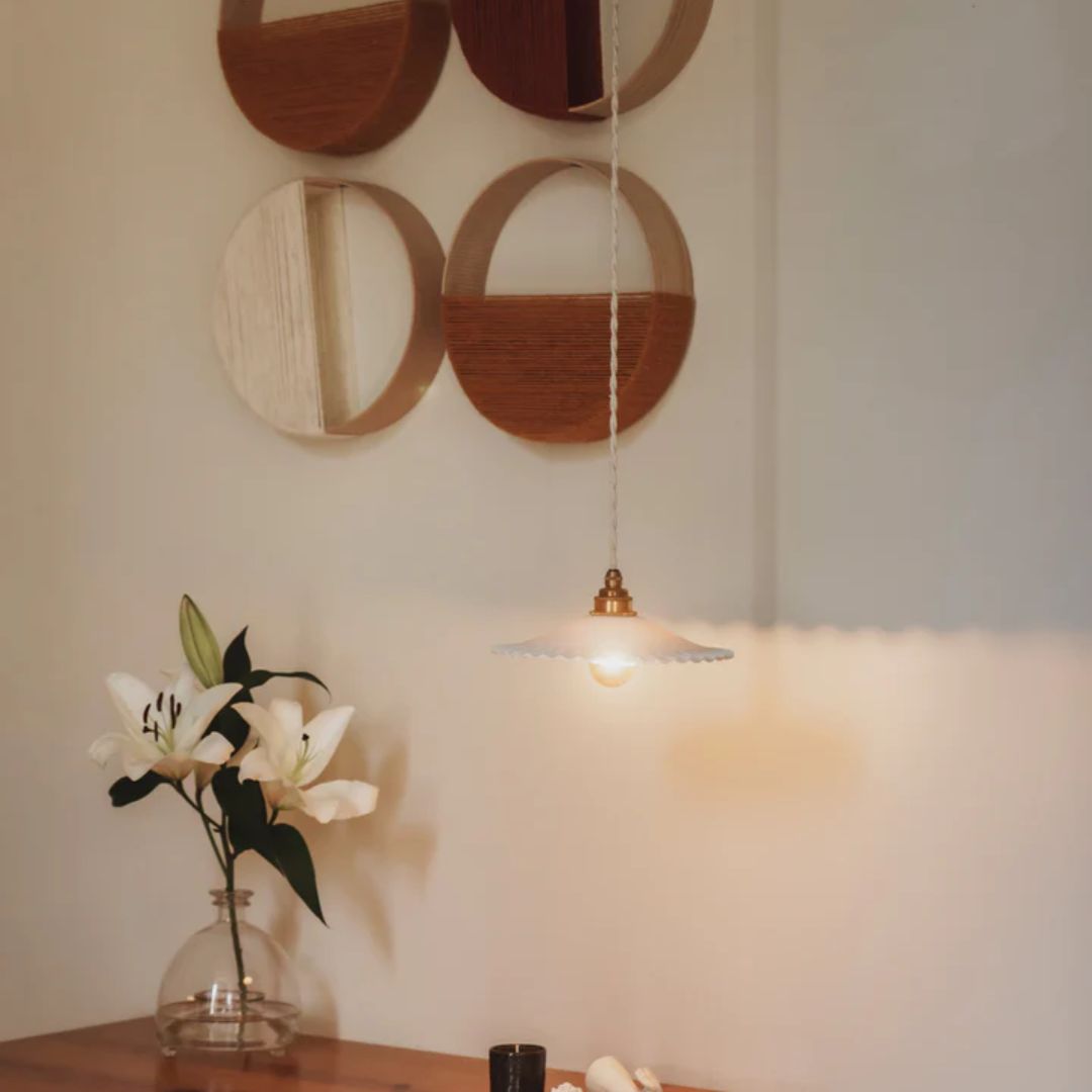 ⁠Suspension Yvonne dentelle porcelaine biscuit - Enamoura