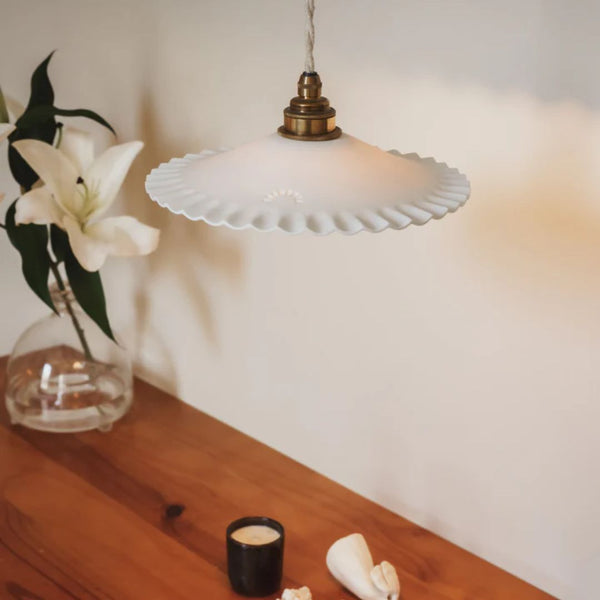 ⁠Suspension Yvonne dentelle porcelaine biscuit - Enamoura