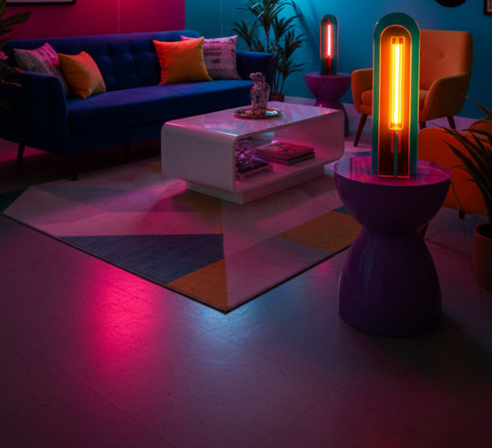 Lampe de sol Andy couleur violet électrique, création française design années 80, décoration intérieure premium