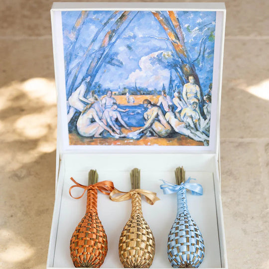 Trois fuseaux de lavande du Luberon tressés main avec satin de Saint-Étienne couleurs chaudes et froides