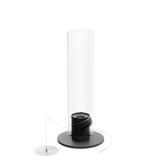 Gros plan sur le socle en acier noir mat du Höfats SPIN 1200, intégrant une base de protection pour garantir la stabilité et isoler les surfaces fragiles de la chaleur.