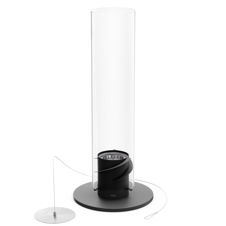 Gros plan sur la base en acier noir mat et l'intégration du brûleur à bioéthanol liquide avec système anti-fuite de la cheminée Höfats SPIN 1500.