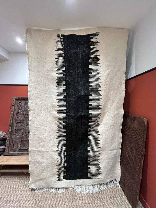Tapis berbère contemporain noir et beige 140x230 cm, laine tissée main Maroc
