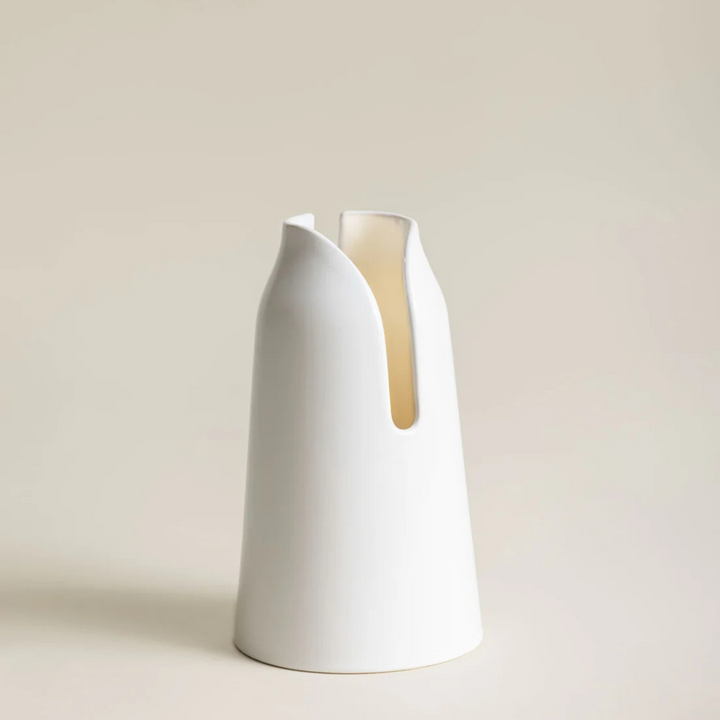 Lampe à poser Col mini Charolles 1844 blanc brillant avec support céramique et spot LED, design minimaliste artisanal