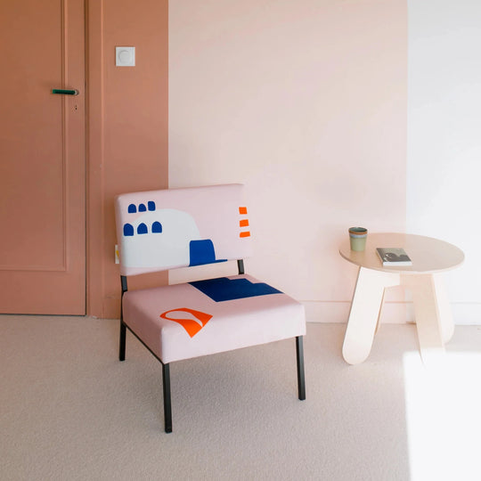 Détail motif placé fauteuil Babylone Pink suédine encres non polluantes