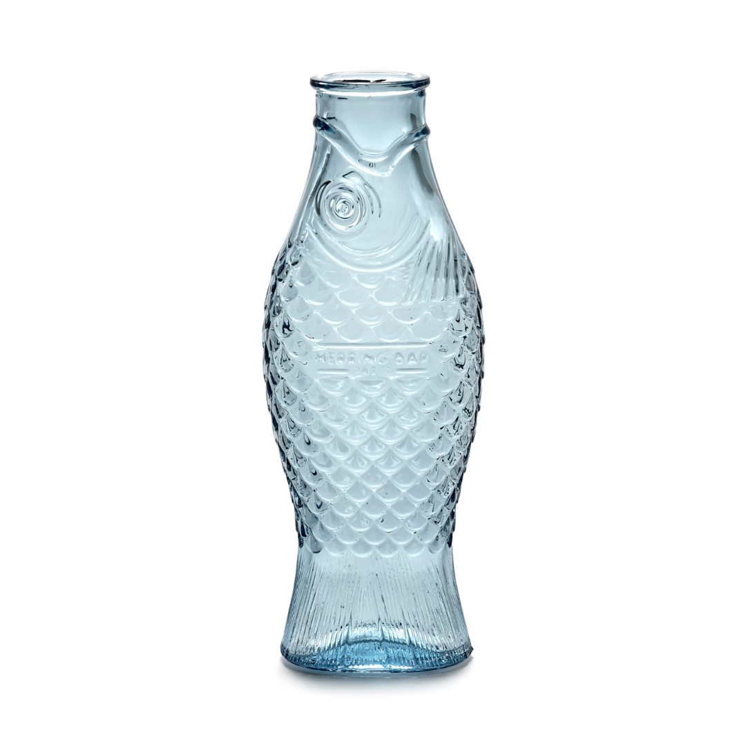 Carafe Fish bleue en verre soufflé Serax collection Fish and Fish designer Paola Navone